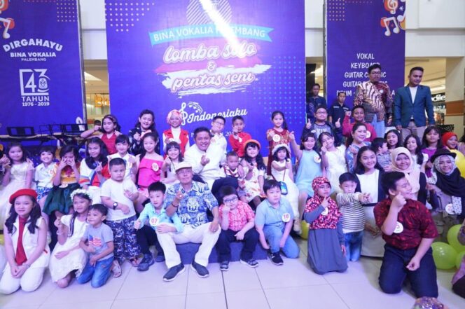 
					Herman Deru Nyanyi Bersama Anak-Anak