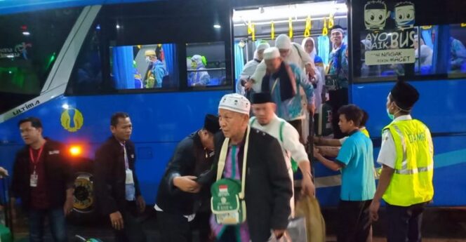
					Jamaah Haji Kloter Pertama Tiba di Palembang
