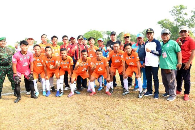 
					Stop Impor Pemain Luar, Herman Deru Prioritaskan Pesepakbola Lokal