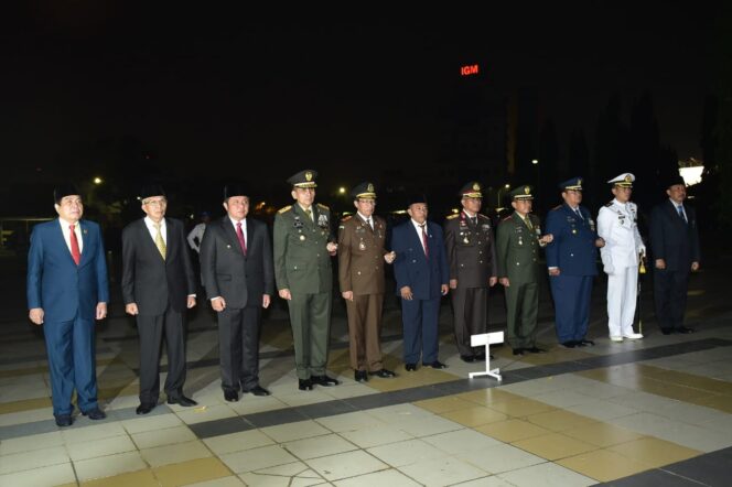 
Kenang Para Pahlawan, Renungan Suci Diliputi Rasa Haru