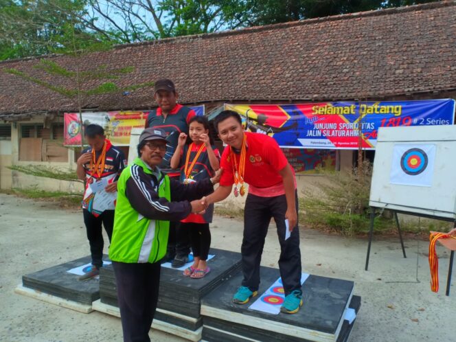 
					MLA School Raih Medali Emas Turnamen Panahan Se-Kota Palembang