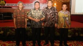 Gubernur Sumsel Herman Deru foto bersama dalam kegiatan sosialisasi pengawasan pertambangan minerba