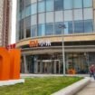Logo Xiaomi di depan Headquarter Office di Beijing. (foto:TechnoBuffalo)