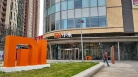 Logo Xiaomi di depan Headquarter Office di Beijing. (foto:TechnoBuffalo)