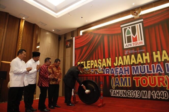
					Gubernur Sumsel Lepas 159 Jamaah Haji Khusus 