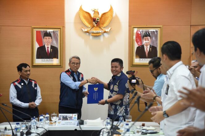 
					Gubernur Sumsel Minta Warga Pelihara Taman di Bawah Rel LRT
