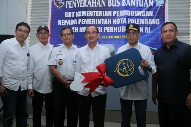 
					Menhub Beri Bantuan 10 Unit Bus ke Kota Palembang