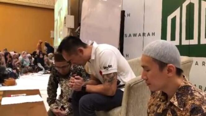 
					Suasana Haru, Kakak Felix Siauw Mualaf