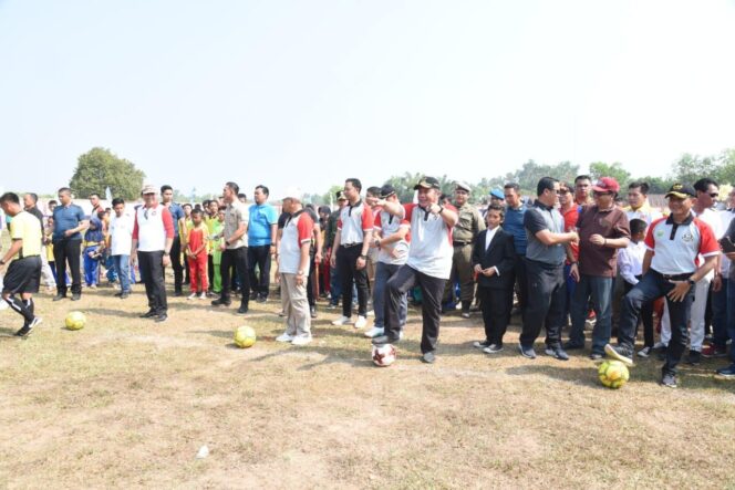
					Herman Deru Buka Kick Off Gubernur Cup U20 di OKU Timur