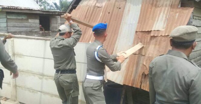 
					8 Bangunan Liar di Lahan Milik Pemprov Sumsel Dibongkar Satpol PP