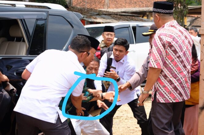 
					Kronologis Lengkap Menko Polhukam Wiranto Ditusuk