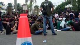 Sejumlah sopir taksol saat demo di depan kantor Go-Jek Indonesia cabang Palembang.