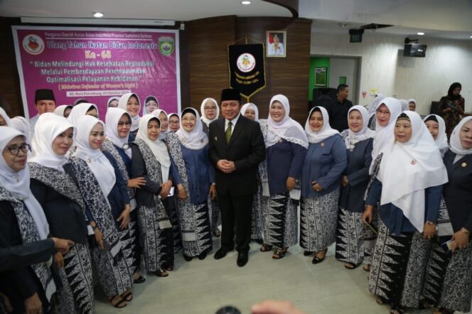 
					Gubernur Sumsel Minta Bidan Minimalisir Angka Kematian Ibu dan Bayi