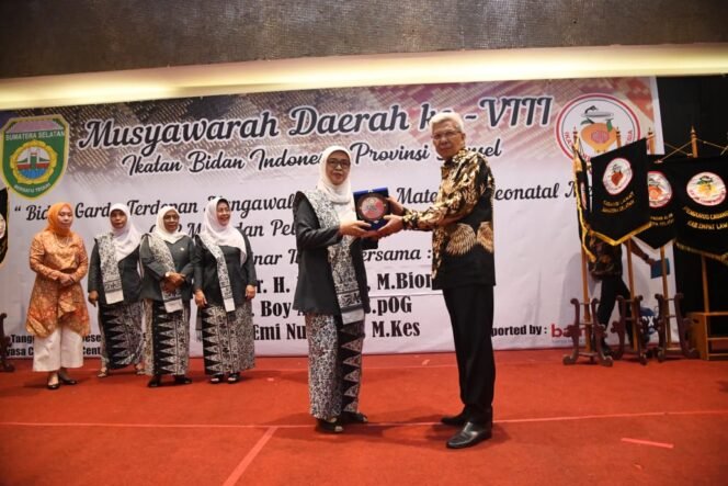 
Bidan Desa Garda Terdepan dalam Layanan Kesehatan