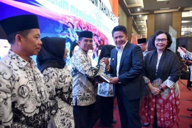 
HD Sentil Bupati-Walikota Supaya Lebih Perhatian pada Guru