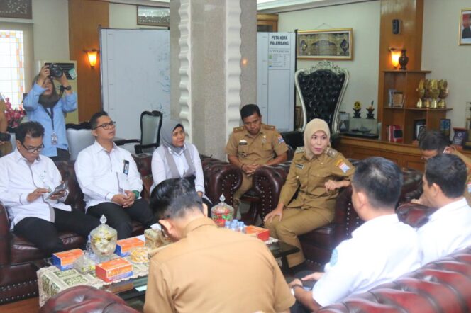 
					Wakil Wali Kota Palembang, Fitrianti Agustina rapat kerja bersama jajaran BPJS Ketenagakerjaan cabang Palembang 