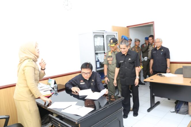 
Sekda Sidak Pegawai Pemprov Sumsel