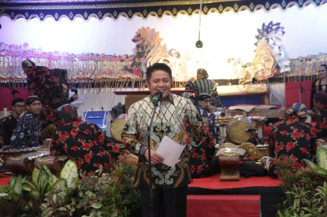 
Herman Deru Wayangan dengan Kagama