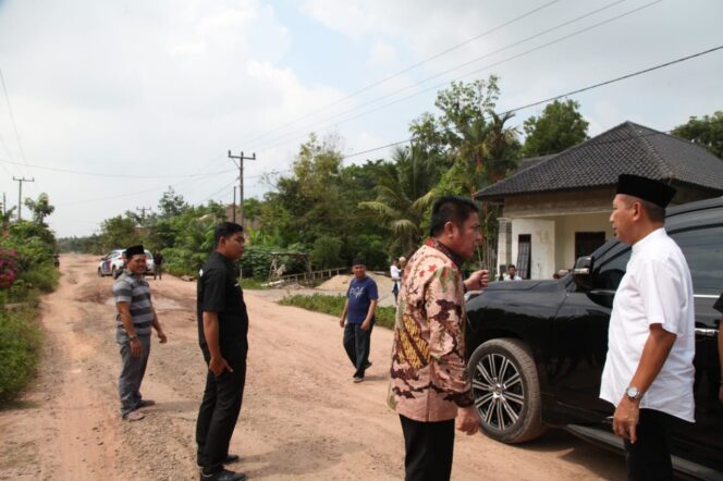 
					Gubernur Instruksikan Dinas PU Perbaiki Jalan di OKI