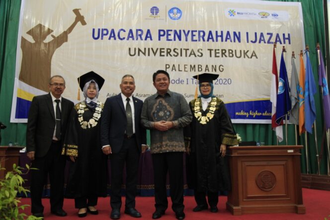 
Herman Deru Hargai Guru PAUD