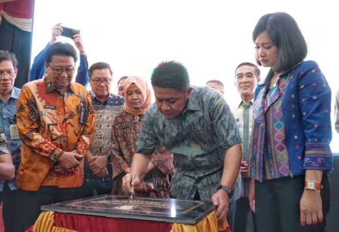 
					Herman Deru Tantang 139 SMK se-Sumsel Ciptakan Booster Signal