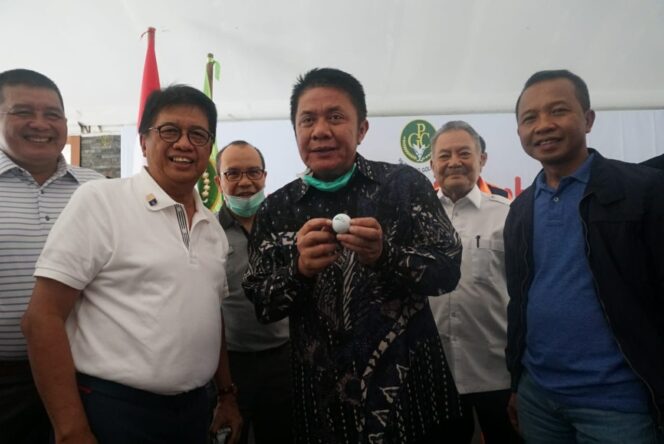 
					Herman Deru Tegaskan Lapangan Golf Tidak Boleh Berorientasi Bisnis