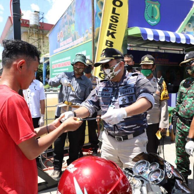 
					Sebar Tim, Edukasi Protokol Kesehatan di Pasar Tradisional