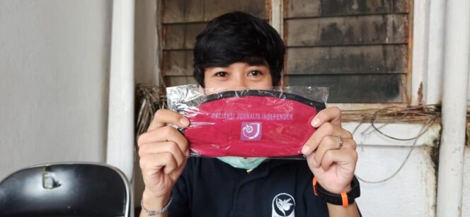
AJI Palembang Bagikan Masker untuk Jurnalis