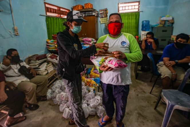 
PFI Palembang dan XL Bagi Ratusan Sembako untuk Disabilitas