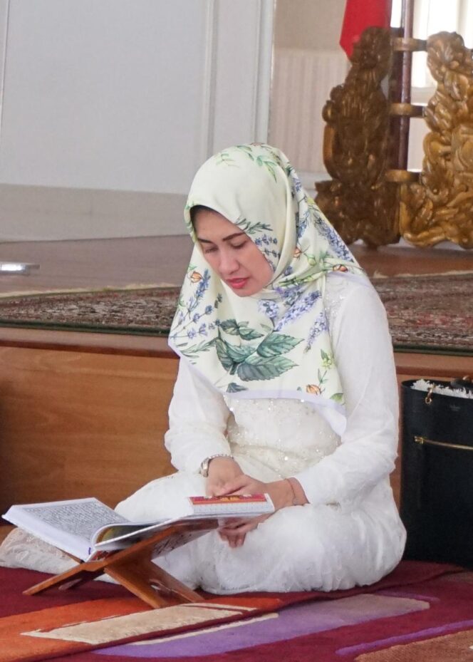 
					Thia Yufada Gencarkan Gerakan Khatam Al Quran Emak-emak di Muba Selama Puasa