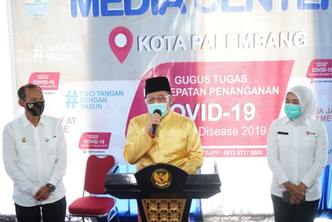 
					Gubernur Sumsel Herman Deru didampingi Wali kota Palembang Harnojoyo dan Wakil Wali Kota Palembang Fitrianti Agustinda (Dok. Humas Pemprov Sumsel)