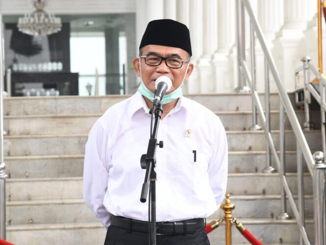 
					Jokowi Beri Arahan Khusus Penanganan Covid-19 di 3 Provinsi