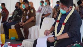 Gubernur Sumsel Herman Deru saat berikan bantuan ke RSUD Baturaja (Dok. Humas Pemprov Sumsel)
