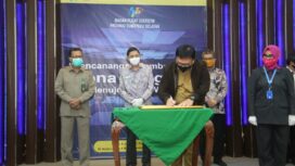 Sekda Sumsel Nasrun Umar Menandatangani
Pencanangan Pembangunan Zona Integritas Menuju WBK atau WBBM Dalam Tata Kelola Pemerintahan (Dok. Pemprov Sumsel)