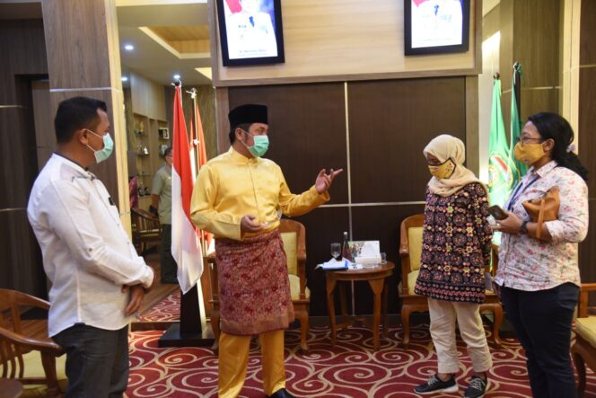 
					Herman Deru Minta Gugus Tugas Gencar Sosialisasikan Penanganan Covid-19