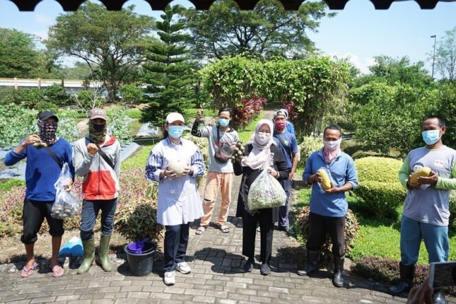 
PKK Sumsel Sumbang Buah ke Rumah Sehat Covid-19