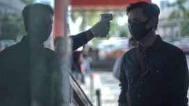 Pengecekan Suhu Tubuh yang dilakukan oleh Tim Medis (Dok. Urban Id)