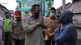 Bupati Musi Banyuasin Dodi Reza Alex Melihat Panti Asuhan Elnuza Yang Terbakar (Dok. Pemkab Muba)