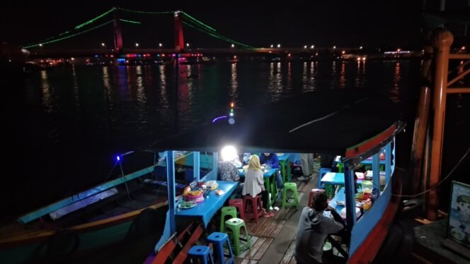 
Wisata Malam di Sungai Musi Palembang (Dok. Urban Id)