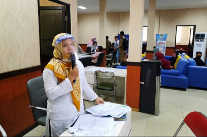 
					Suasana Pelayanan Dukcapil Muara Enim Dengan Protokol Kesehatan (Dok. KORDANEWS)