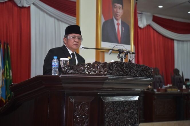 
Herman Deru Dengarkan Hasil Pembahasan Raperda Pelaksanaan APBD 2019 Komisi DPRD Sumsel