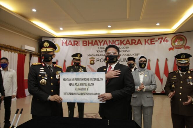 
Herman Deru Hibahkan Lahan 2 Hektare ke Polda Sumsel