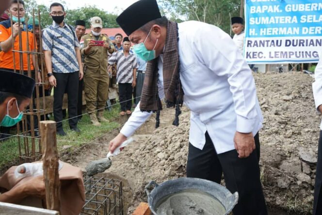 
Bantu Pembangunan Ponpes Walisongo, HD Ingin Generasi Sumsel Berakhlak