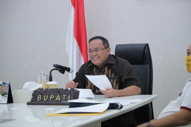 
Lewat Vidcon, Bupati Muba Saksikan Pelantikan Pimpinan WPM Sumatera Selatan