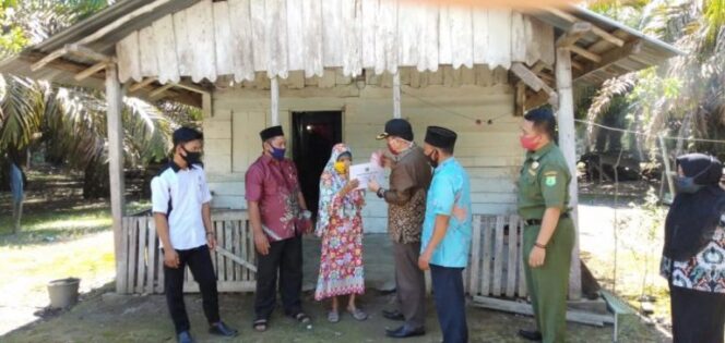 
					Sempat Tertunda, Warga Suka Makmur Terima BLT Dana Desa