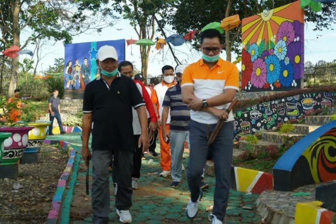 
					Bupati Oku Timur Jalan Sehat Bersama Staff ASN