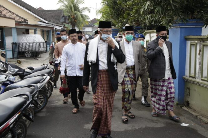 
					Mawardi Yahya Sumbang Tiga Sapi Kurban untuk Warga