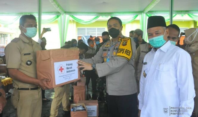 
					Selaku Ketua PMI OKU Timur, Kholid Bagaikan 30 Ribu Masker