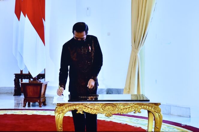 
Jokowi Ajak Pelaku Industri, UMKM, dan Pendidikan Tinggi Manfaatkan Pengembangan Kawasan Industri