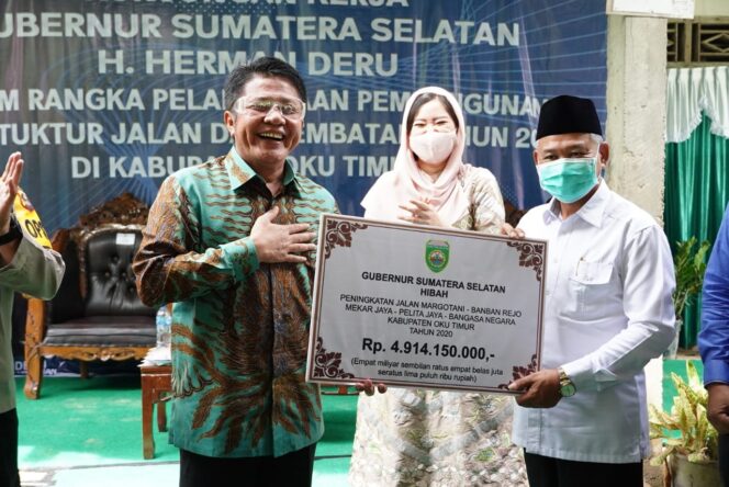 
					Herman Deru Gelontorkan Bantuan Untuk Infrastruktur di OKU Timur